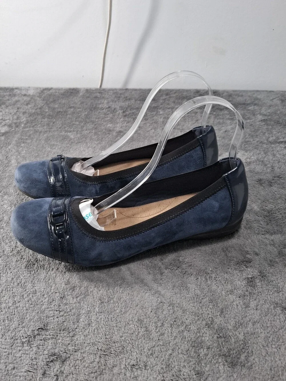 Clarks Womens Navy Suede Ballet Flats with Patent Trim Size 10M Comfort